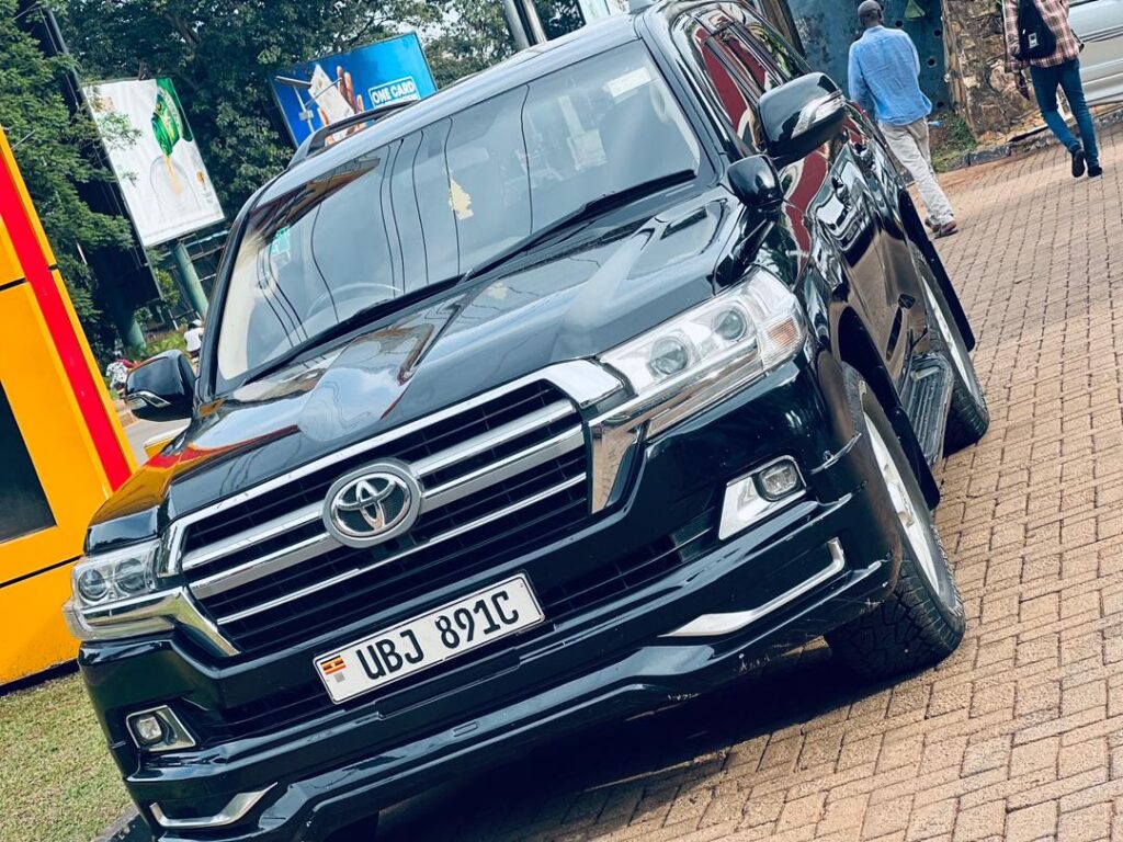 Renting a Land Cruiser V8 in Uganda, Kampala - Rent A Car