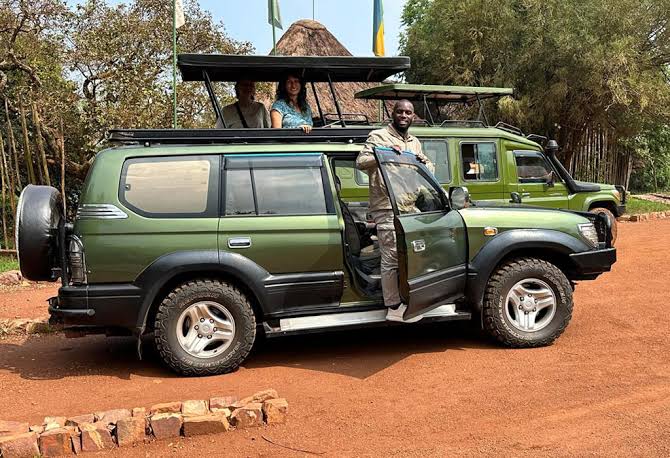Self Drive or Driver-Guided Safari in Uganda: Which Should You Choose?